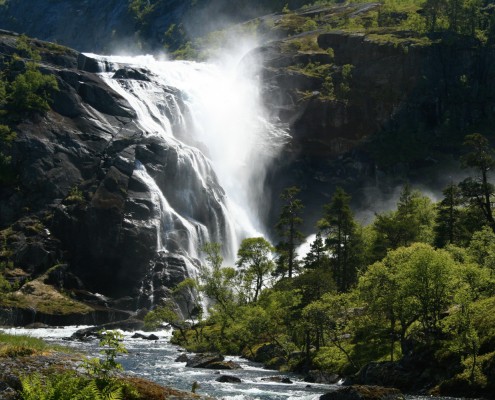 Husedalen - Fire flotte fossar ligg tett etter kvarandre