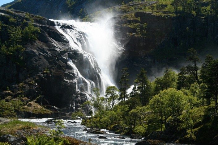 Husedalen - Fire flotte fossar ligg tett etter kvarandre